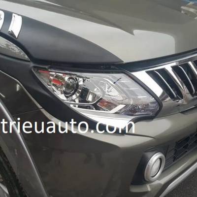 viền đ&egrave;n mầu đen cho xe triton 2018