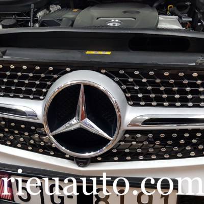 Mặt ca lăng mẫu sao rơi theo xe Mercedes GLC