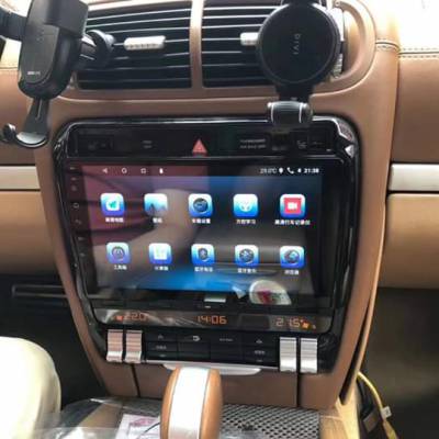 m&agrave;n h&igrave;nh android theo xe Porsche Cayenne