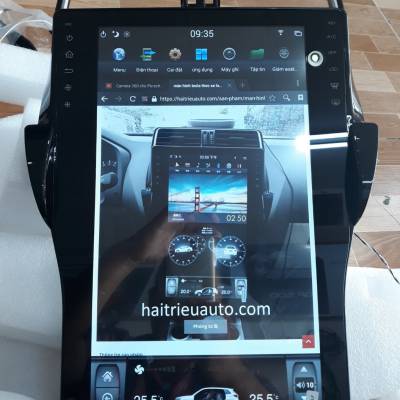 M&agrave;n h&igrave;nh tesla theo xe Toyota Land Cruiser Prado 2019