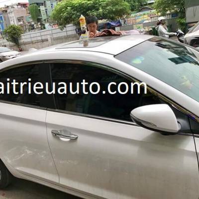 viền khung k&iacute;nh xe Hyundai Accent 2018