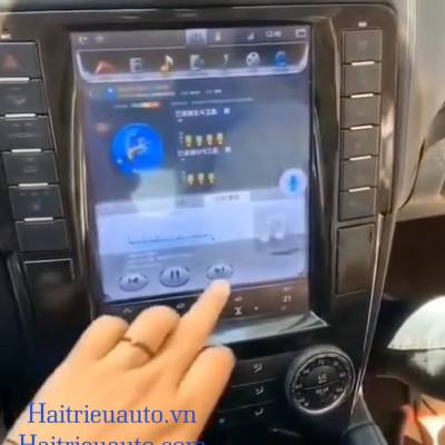 m&agrave;n h&igrave;nh android theo xe mercedes ML 350