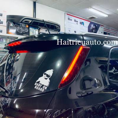 Đ&egrave;n cột sau xe Ford Everest