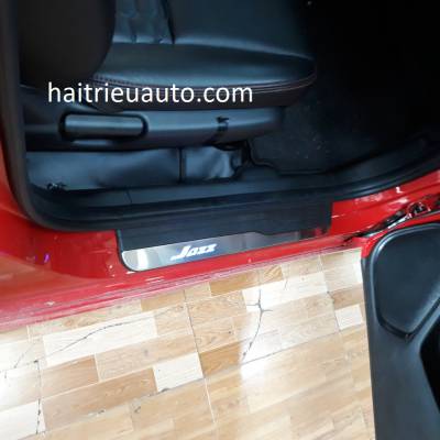 nẹp bước ch&acirc;n c&oacute; đ&egrave;n xe honda JAZZ