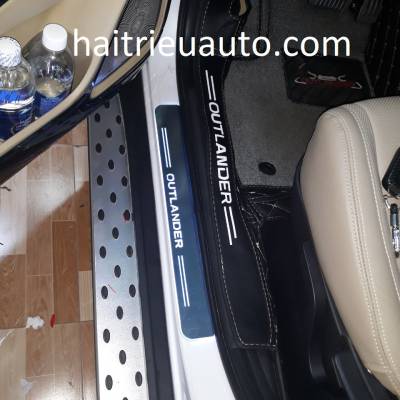 nẹp bước chần đ&egrave;n led xe outlander