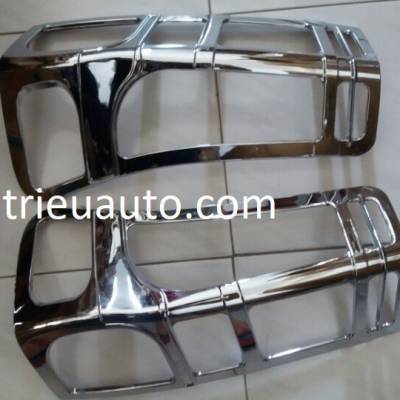 viền đ&egrave;n sau  xe D-MAX 2017