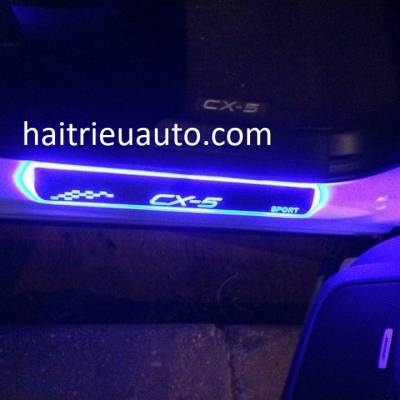 nẹp bước ch&acirc;n c&oacute; đ&egrave;n led cho xe mazda cx5 2018