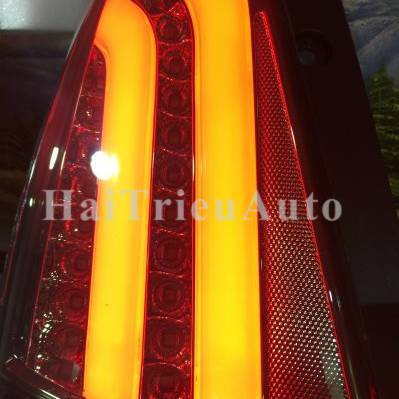 Đ&egrave;n hậu độ cho xe innova