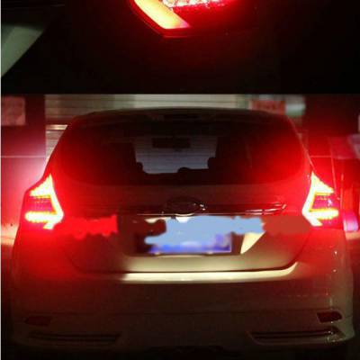 Đ&egrave;n hậu độ nguy&ecirc;n bộ cho xe focus