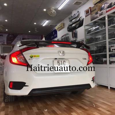 Đu&ocirc;i c&aacute; cao c&oacute; đ&egrave;n cho xe honda civic