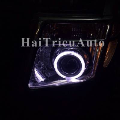 Đ&egrave;n pha xe navara 2011 độ bi xenon