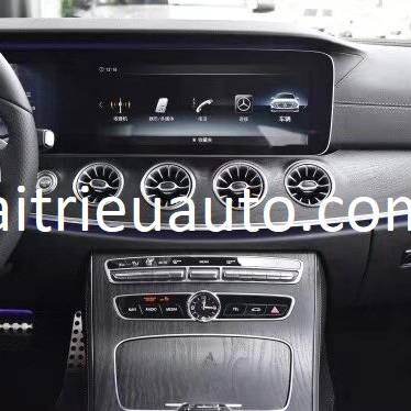 M&agrave;n h&igrave;nh android  theo xe Mercedes E 2018