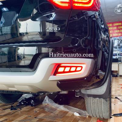 Đ&egrave;n led cảng sau xe Ford Everest