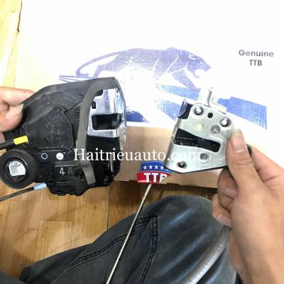 Bộ cửa h&iacute;t theo xe Toyota Land Cruiser