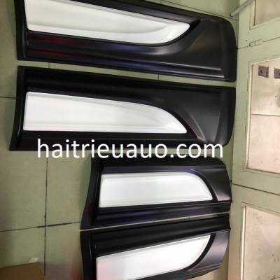 ốp h&ocirc;ng xe navara 2018