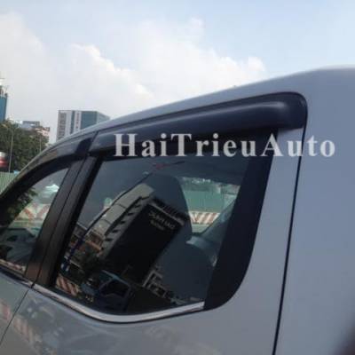 V&egrave; che mưa xe NISSAN NAVARA