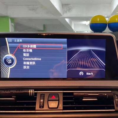 m&agrave;n h&igrave;nh android theo xe BMW 520 