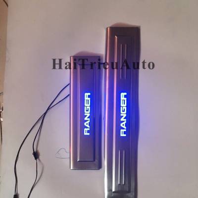 Nẹp bước ch&acirc;n c&oacute; đ&egrave;n cho xe ford ranger