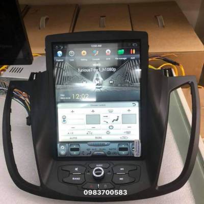 m&agrave;n h&igrave;nh tesla theo xe escape 2018