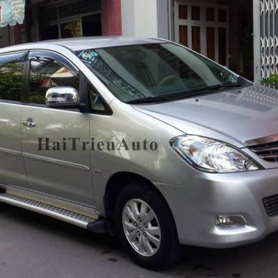 Bệ bước ch&acirc;n chấm bi cho xe innova