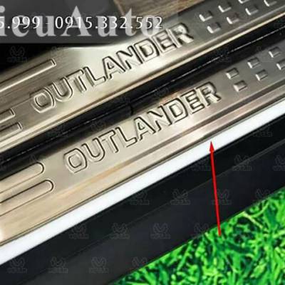 Nẹp bước trong chống trầy PAZERO SPORT