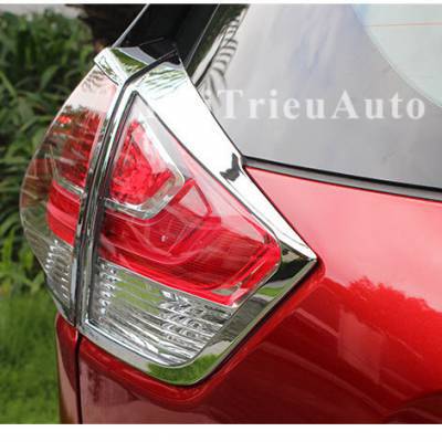 Viền đ&egrave;n sau xe NISSAN X-TRAIL