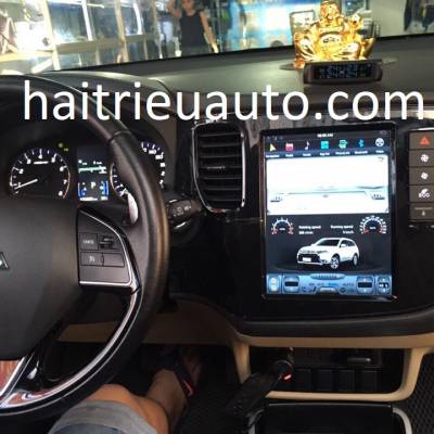 m&agrave;n h&igrave;nh tesla xe outlander 