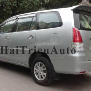 Đu&ocirc;i c&oacute; c&oacute; đ&egrave;n cho xe innova 2014