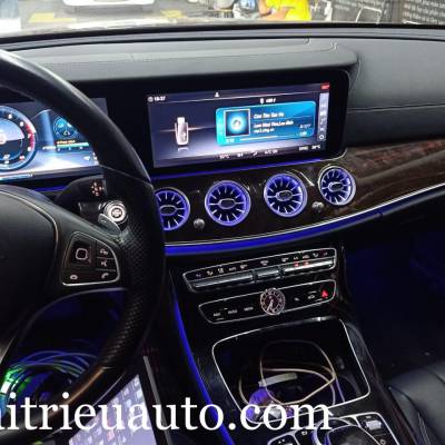 Cửa gi&oacute; Turbine đ&egrave;n LED theo xe Mercedes E250