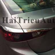 M&iacute; đ&egrave;n hậu Mazda 3