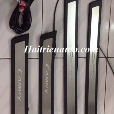 nẹp bước ch&acirc;n c&oacute; đ&egrave;n  Toyota Camry 