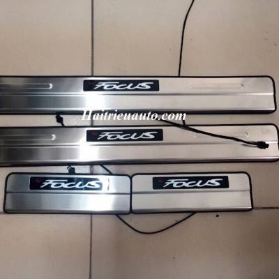 Nẹp bước ch&acirc;n kh&ocirc;ng đ&egrave;n Focus 2017