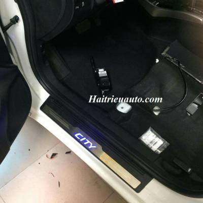 Nẹp bước ch&acirc;n c&oacute; đ&egrave;n Honda City 2017