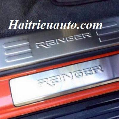 Nẹp bước ch&acirc;n kh&ocirc;ng đ&egrave;n Ford Ranger