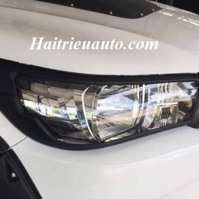 Viền đ&egrave;n trước đen Toyota Hilux 2017