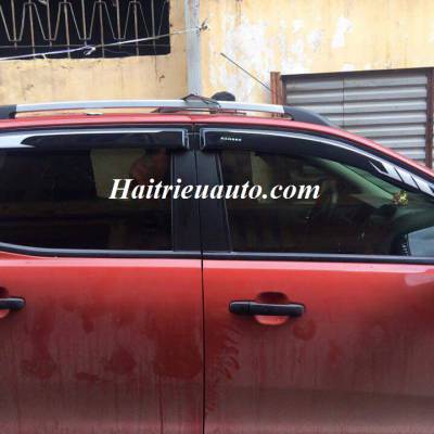 V&egrave; che mưa Ford Ranger