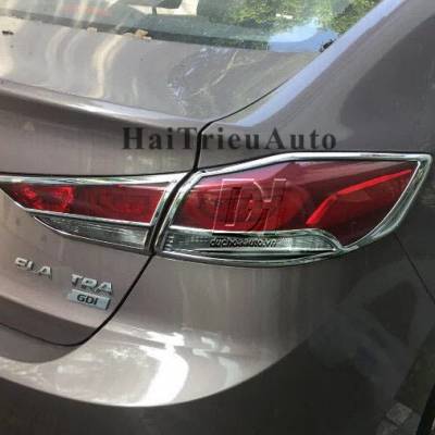 Viền đ&egrave;n sau Hyundai Elantra 2016