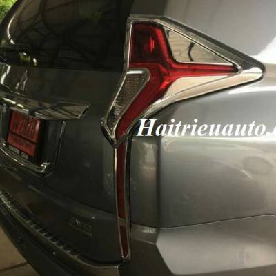 Viền đ&egrave;n sau Mitsubishi Pajero Sport