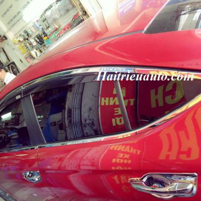 Viền khung k&iacute;nh Hyundai Elantra