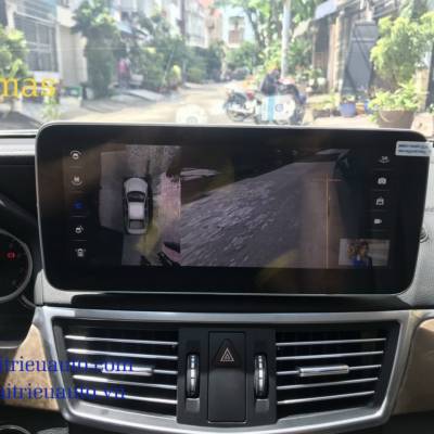 M&agrave;n h&igrave;nh android Omas Pro xe mercedes C 2013