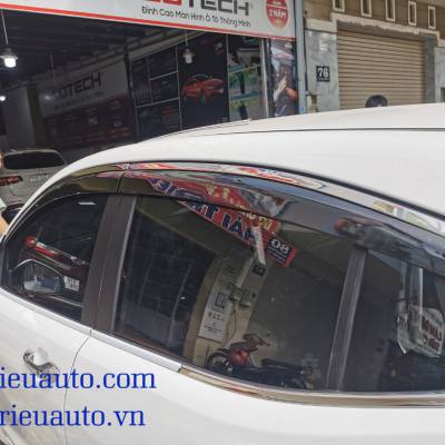 V&egrave; ch&ecirc; mưa xe hyundai i10 2022