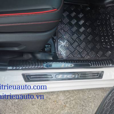 Nẹp bước ch&acirc;n trong ngo&agrave;i xe hyundai i10 2022