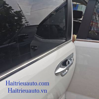 Nẹp ch&acirc;n k&igrave;nh hyundai i10 2022