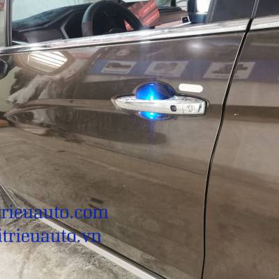 Tay cửa c&oacute; đ&egrave;n led xe Triton 