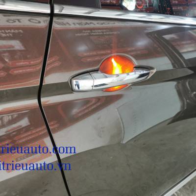 Tay cửa c&oacute; đ&egrave;n led xe Attrage