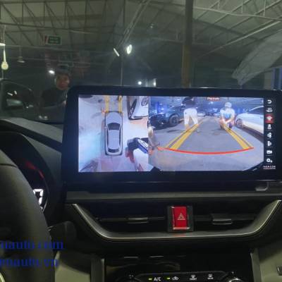 M&agrave;n h&igrave;nh android 12in xe Toyota Veloz
