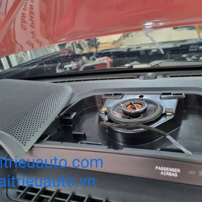 Loa trung t&acirc;m xe Ranger 2023