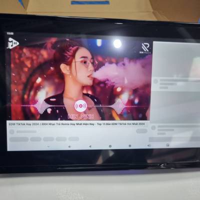 M&agrave;n h&igrave;nh android gối đầu