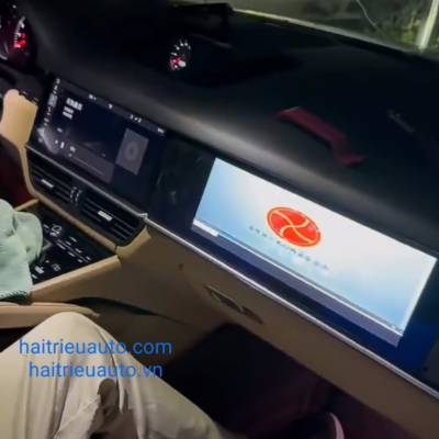 M&agrave;n h&igrave;nh b&ecirc;n ghế phụ xe Porsche Cayenne