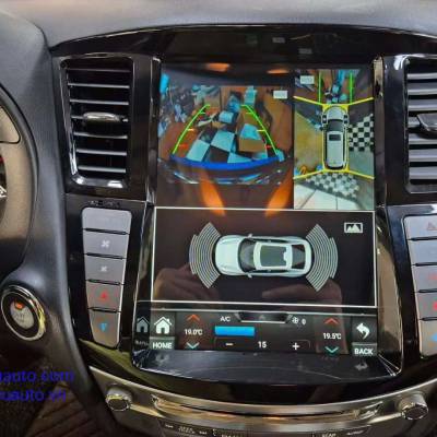 M&agrave;n h&igrave;nh tesla xe Infiniti QX60